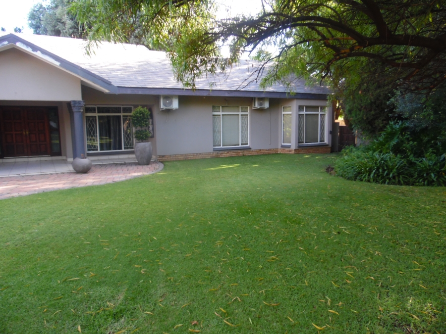 6 Bedroom Property for Sale in Jim Fouchepark Free State